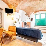 Guesthost - L'oblo - Lovely In *